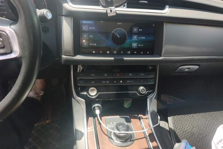 Used Jaguar XFL 2019 XFL 2.0T 200PS Two-Wheel-Drive Luxury Edition Audio And AC Panel