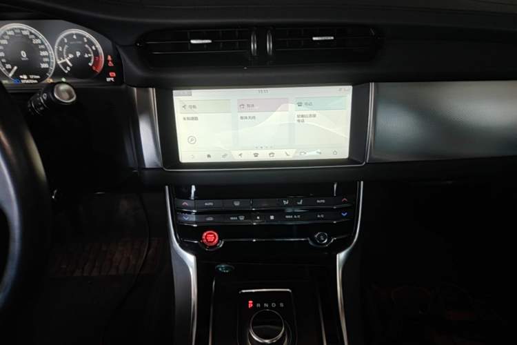Used Jaguar XFL 2019 XFL 2.0T 250 PS Two-Wheel-Drive Luxury Edition Audio And AC Panel