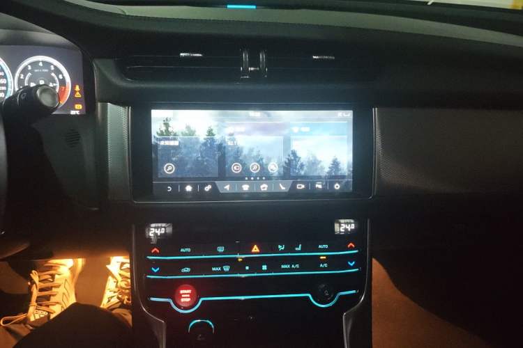 Used Jaguar XFL 2019 XFL 2.0T 250 PS Two-Wheel-Drive Luxury Edition Audio And AC Panel