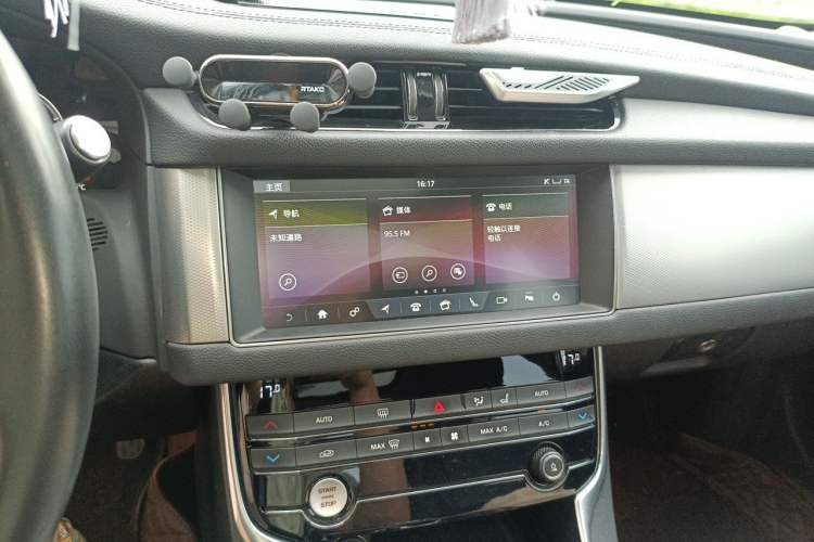 Used Jaguar XFL 2019 XFL 2.0T 250 PS Two-Wheel-Drive Luxury Edition Audio And AC Panel