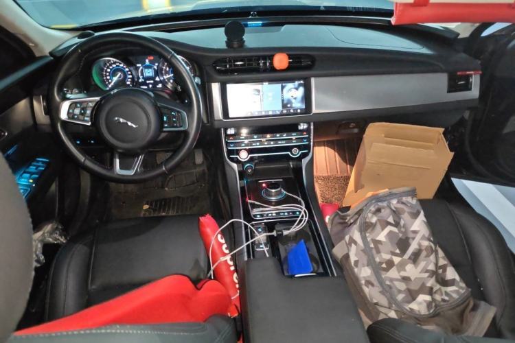 Used Jaguar XFL 2019 XFL 2.0T 200 PS Two-Wheel-Drive Elite Edition Center Console