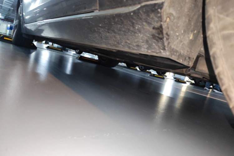 Used Jaguar XFL 2019 XFL 2.0T 200 PS Two-Wheel-Drive Elite Edition Chassis Front Right