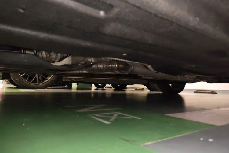 Used Jaguar XFL 2019 XFL 2.0T 300 PS Four-Wheel-Drive Luxury Edition Chassis Rear