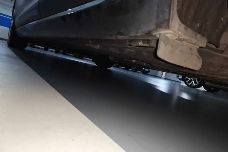 Used Jaguar XFL 2019 XFL 2.0T 200 PS Two-Wheel-Drive Elite Edition Chassis Rear Left