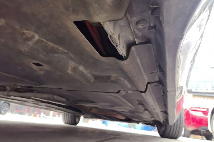 Used Jaguar XFL 2019 XFL 2.0T 200 PS Two-Wheel-Drive Elite Edition Chassis Rear Right