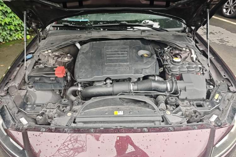 Used Jaguar XFL 2019 XFL 2.0T 200 PS Two-Wheel-Drive Elite Edition Engine Bay