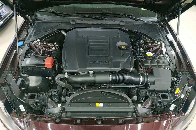 Used Jaguar XFL 2019 XFL 2.0T 200PS Two-Wheel-Drive Luxury Edition Engine Bay