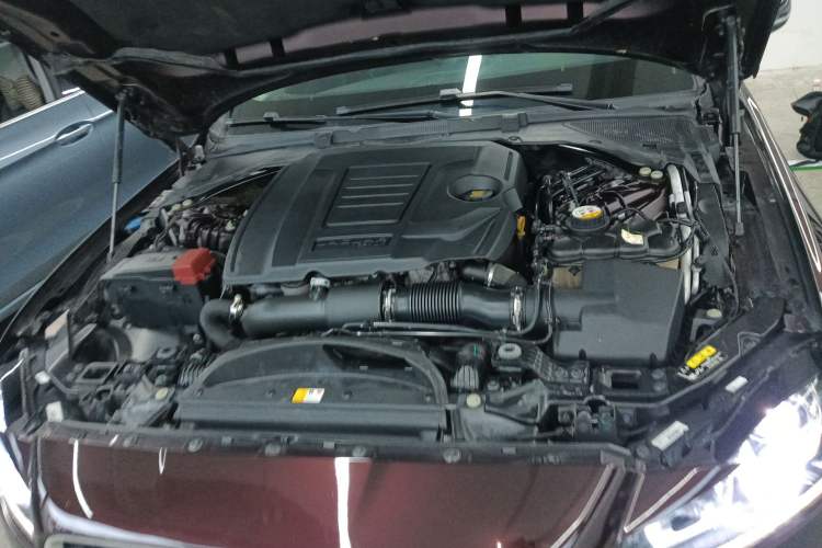 Used Jaguar XFL 2019 XFL 2.0T 200 PS Two-Wheel-Drive Elite Edition Engine Bay