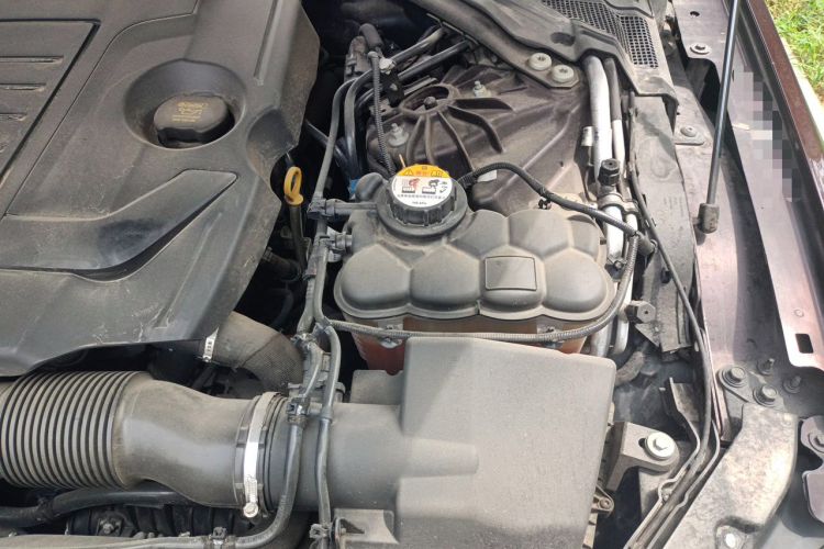 Used Jaguar XFL 2019 XFL 2.0T 250 PS Two-Wheel-Drive Luxury Edition Engine Bay Left