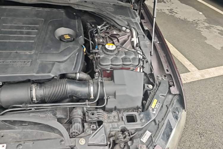 Used Jaguar XFL 2019 XFL 2.0T 200 PS Two-Wheel-Drive Elite Edition Engine Bay Left