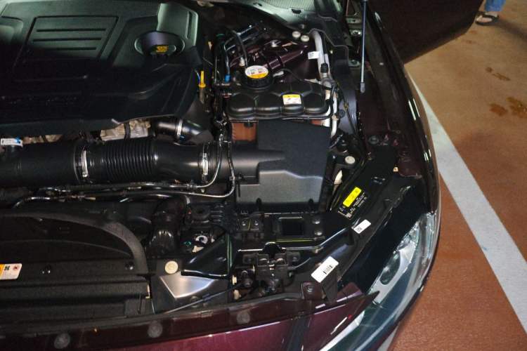 Used Jaguar XFL 2019 XFL 2.0T 200 PS Two-Wheel-Drive Elite Edition Engine Bay Left