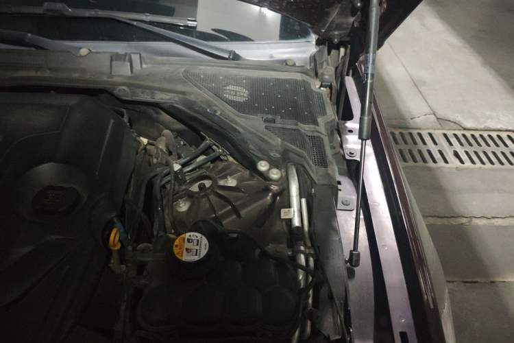 Used Jaguar XFL 2019 XFL 2.0T 250 PS Two-Wheel-Drive Luxury Edition Engine Bay Left