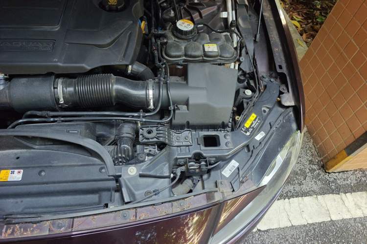 Used Jaguar XFL 2019 XFL 2.0T 200 PS Two-Wheel-Drive Elite Edition Engine Bay Left