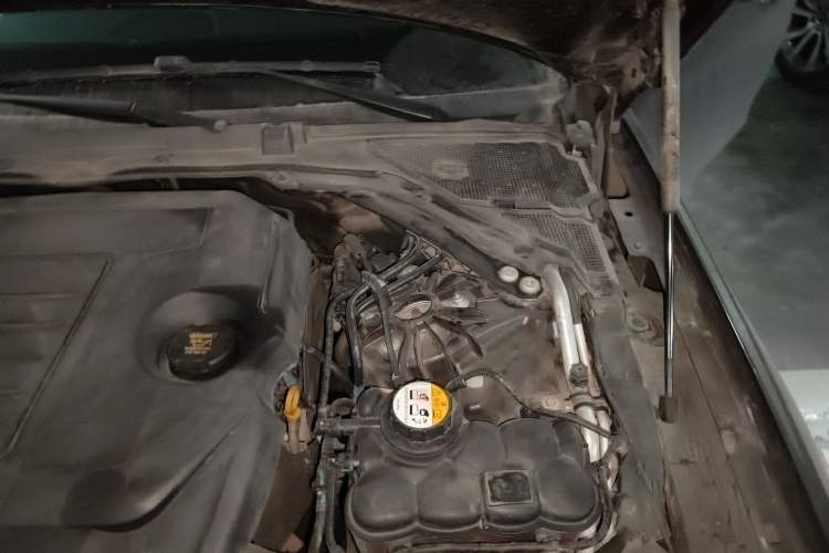 Used Jaguar XFL 2019 XFL 2.0T 250 PS Two-Wheel-Drive Luxury Edition Engine Bay Left