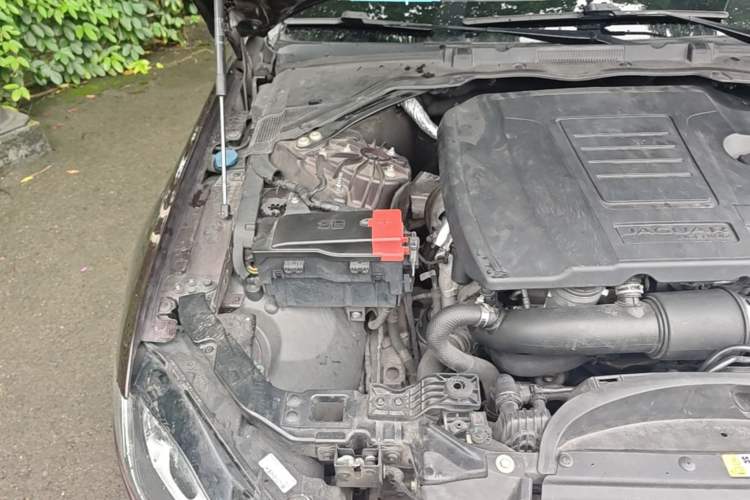 Used Jaguar XFL 2019 XFL 2.0T 200 PS Two-Wheel-Drive Elite Edition Engine Bay Right