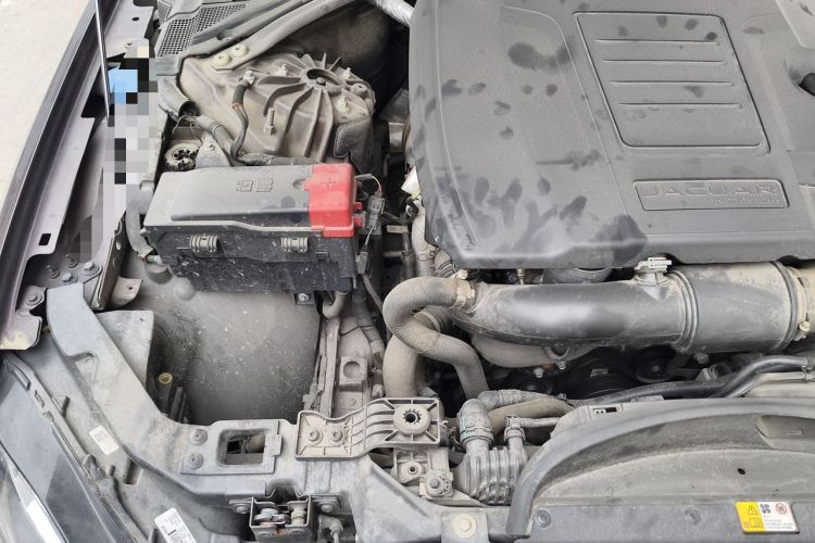 Used Jaguar XFL 2019 XFL 2.0T 200 PS Two-Wheel-Drive Elite Edition Engine Bay Right