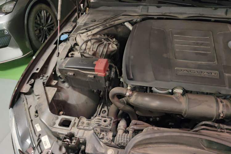Used Jaguar XFL 2019 XFL 2.0T 300 PS Four-Wheel-Drive Luxury Edition Engine Bay Right