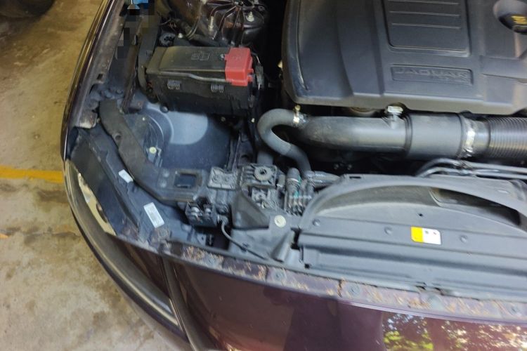 Used Jaguar XFL 2019 XFL 2.0T 200 PS Two-Wheel-Drive Elite Edition Engine Bay Right