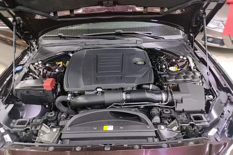 Used Jaguar XFL 2019 XFL 2.0T 250 PS Two-Wheel-Drive Luxury Edition Engine Bay
