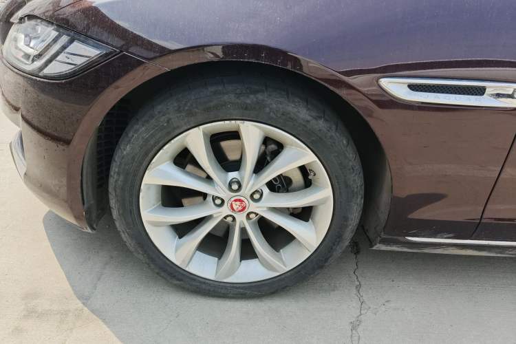 Used Jaguar XFL 2019 XFL 2.0T 250 PS Two-Wheel-Drive Luxury Edition Exterior 4