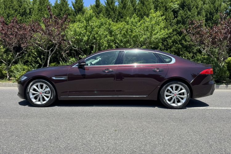 Used Jaguar XFL 2019 XFL 2.0T 250 PS Two-Wheel-Drive Luxury Edition Exterior 4