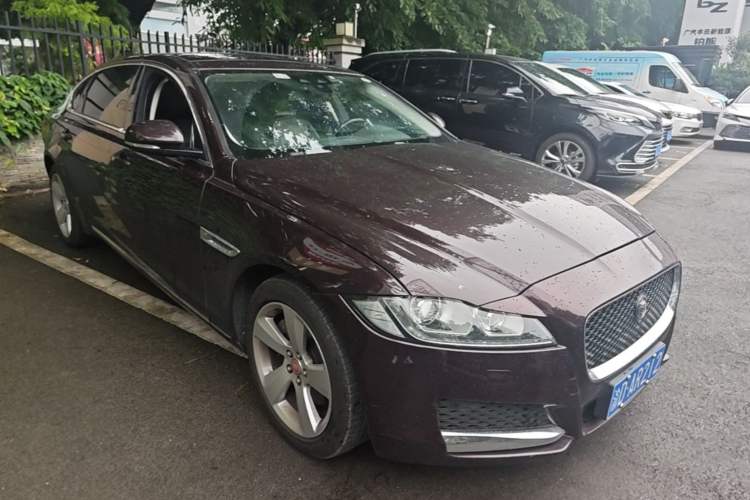 Used Jaguar XFL 2019 XFL 2.0T 200 PS Two-Wheel-Drive Elite Edition Front Right 45 Deg