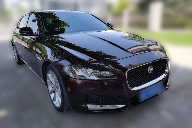 Used Jaguar XFL 2019 XFL 2.0T 250 PS Two-Wheel-Drive Luxury Edition Front Right 45 Deg