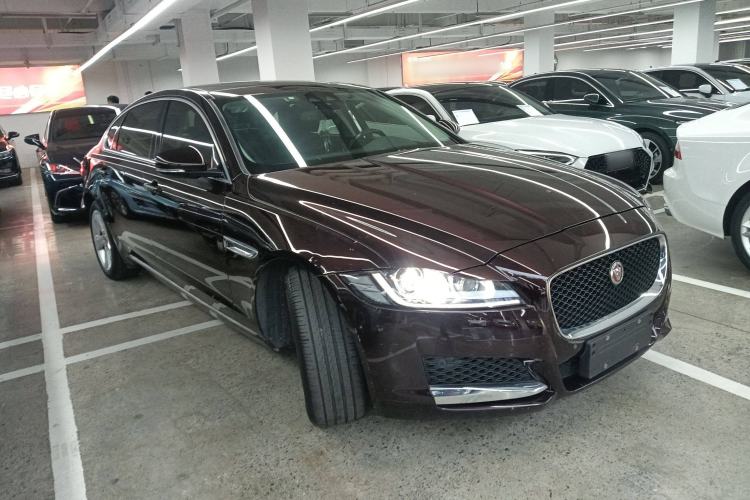 Used Jaguar XFL 2019 XFL 2.0T 200 PS Two-Wheel-Drive Elite Edition Front Right 45 Deg