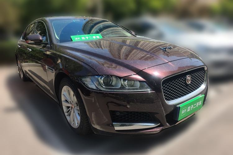 Used Jaguar XFL 2019 XFL 2.0T 200PS Two-Wheel-Drive Luxury Edition Front Right 45 Deg