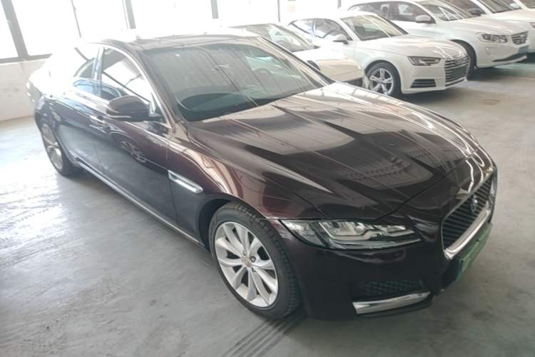Used Jaguar XFL 2019 XFL 2.0T 250 PS Two-Wheel-Drive Luxury Edition Front Right 45 Deg