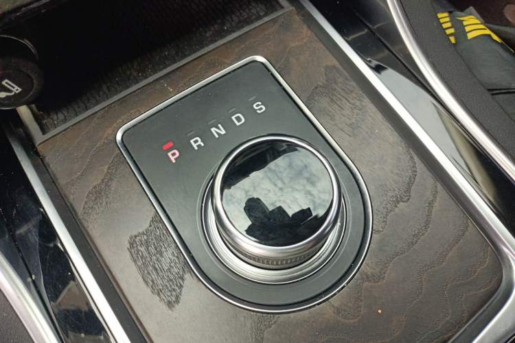 Used Jaguar XFL 2019 XFL 2.0T 250 PS Two-Wheel-Drive Luxury Edition Gear Lever
