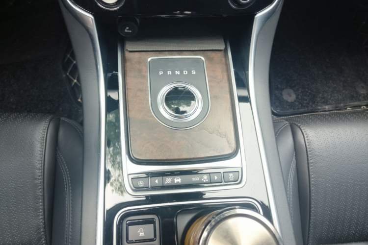 Used Jaguar XFL 2019 XFL 2.0T 250 PS Two-Wheel-Drive Luxury Edition Gear Lever