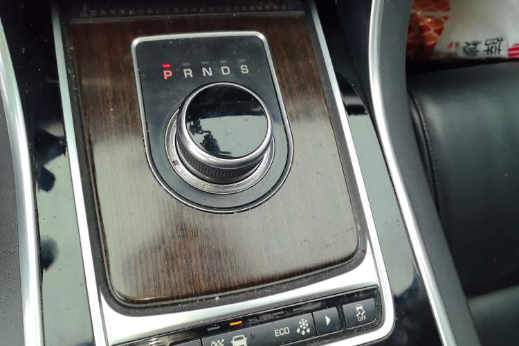Used Jaguar XFL 2019 XFL 2.0T 200 PS Two-Wheel-Drive Elite Edition Gear Lever