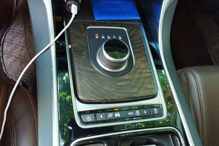 Used Jaguar XFL 2019 XFL 2.0T 250 PS Two-Wheel-Drive Luxury Edition Gear Lever