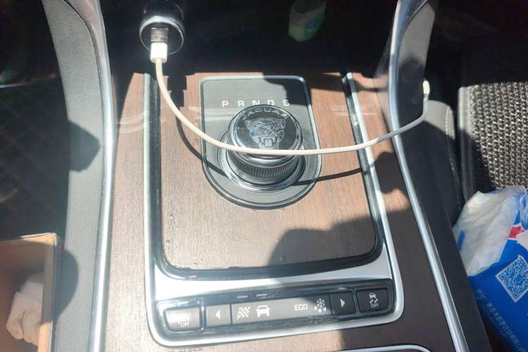 Used Jaguar XFL 2019 XFL 2.0T 200PS Two-Wheel-Drive Luxury Edition Gear Lever