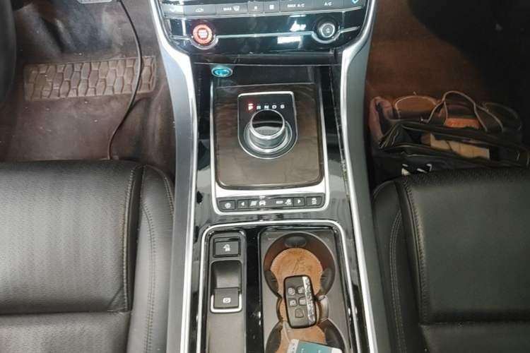 Used Jaguar XFL 2019 XFL 2.0T 250 PS Two-Wheel-Drive Luxury Edition Gear Lever