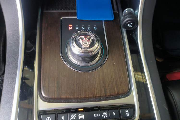 Used Jaguar XFL 2019 XFL 2.0T 200 PS Two-Wheel-Drive Elite Edition Gear Lever