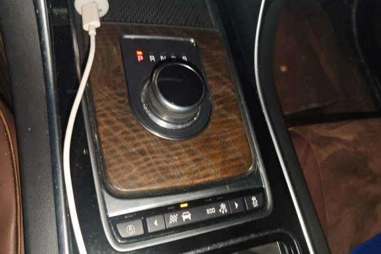 Used Jaguar XFL 2019 XFL 2.0T 250 PS Two-Wheel-Drive Luxury Edition Gear Lever