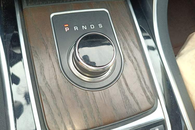 Used Jaguar XFL 2019 XFL 2.0T 250 PS Two-Wheel-Drive Luxury Edition Gear Lever