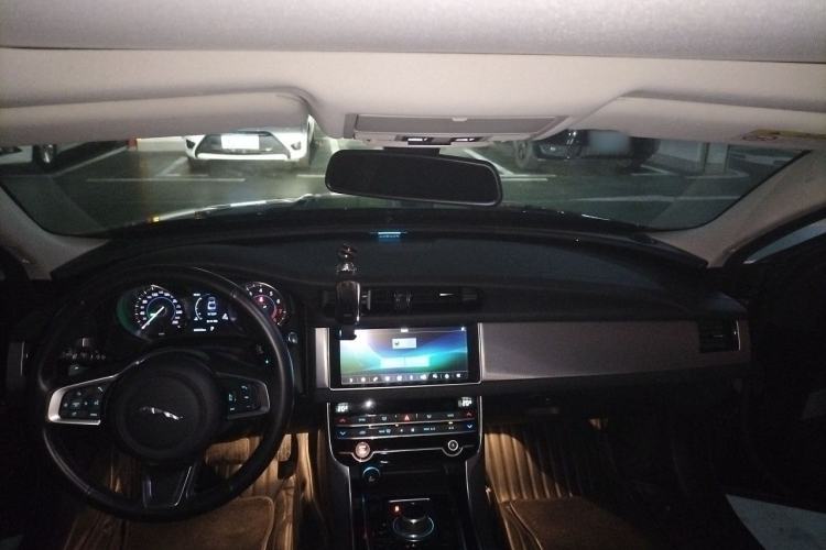Used Jaguar XFL 2019 XFL 2.0T 200PS Two-Wheel-Drive Luxury Edition Headliner