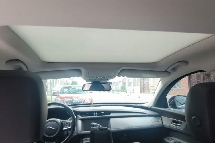Used Jaguar XFL 2019 XFL 2.0T 250 PS Two-Wheel-Drive Luxury Edition Headliner