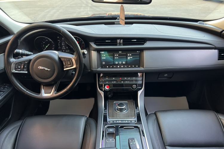 Used Jaguar XFL 2019 XFL 2.0T 200 PS Two-Wheel-Drive Elite Edition Interior 1