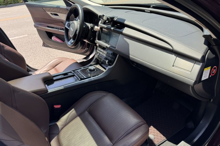 Used Jaguar XFL 2019 XFL 2.0T 250 PS Two-Wheel-Drive Luxury Edition Interior 11