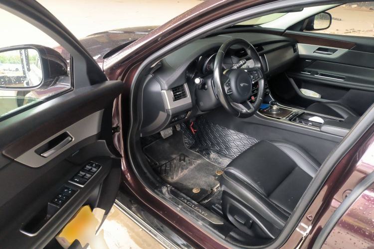 Used Jaguar XFL 2019 XFL 2.0T 200 PS Two-Wheel-Drive Elite Edition Interior 3