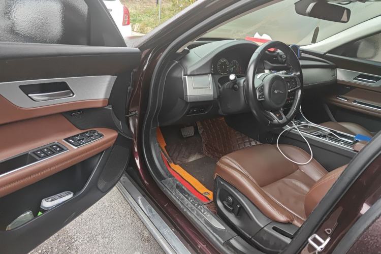 Used Jaguar XFL 2019 XFL 2.0T 250 PS Four-Wheel Drive Luxury Edition Interior 3