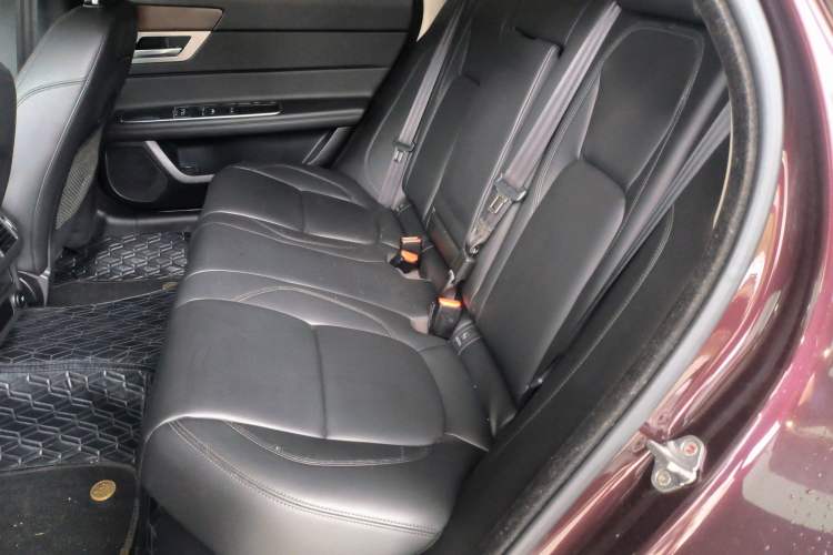 Used Jaguar XFL 2019 XFL 2.0T 200 PS Two-Wheel-Drive Elite Edition Interior 4