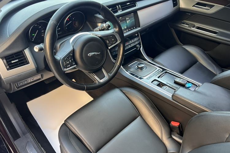 Used Jaguar XFL 2019 XFL 2.0T 200 PS Two-Wheel-Drive Elite Edition Interior 4