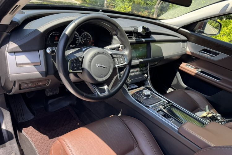 Used Jaguar XFL 2019 XFL 2.0T 250 PS Two-Wheel-Drive Luxury Edition Interior 4