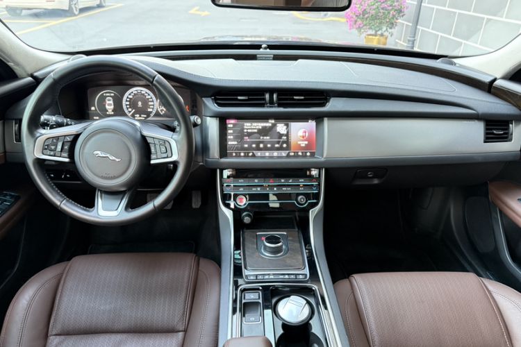 Used Jaguar XFL 2019 XFL 2.0T 250 PS Four-Wheel Drive Luxury Edition Interior 5