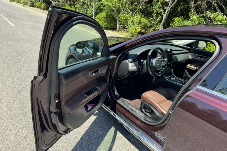 Used Jaguar XFL 2019 XFL 2.0T 250 PS Two-Wheel-Drive Luxury Edition Interior 5